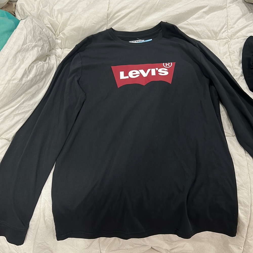 (nwt)men’s levi long sleeve size L